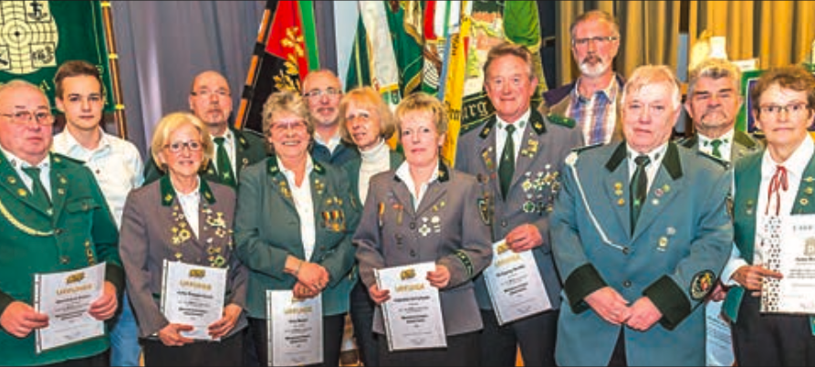Das Bild zeigt von links: Pfaffenroth A., Wesnick C., Knight K., Wesnick J., Mysliwiec S., Lasar U., Pinkert U., Mier F., Schneider A., Litkin R.
