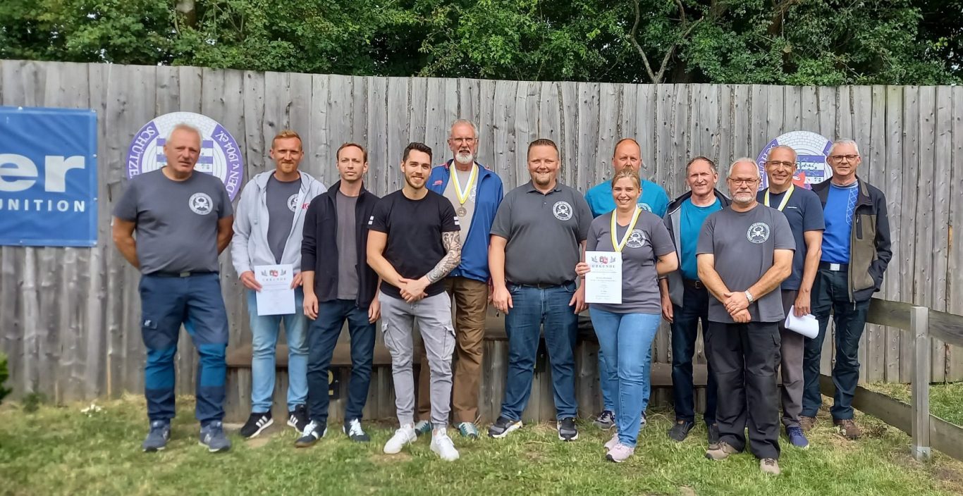 Das Bild zeigt von links: Pfaffenroth A., Wesnick C., Knight K., Wesnick J., Mysliwiec S., Lasar U., Pinkert U., Mier F., Schneider A., Litkin R.