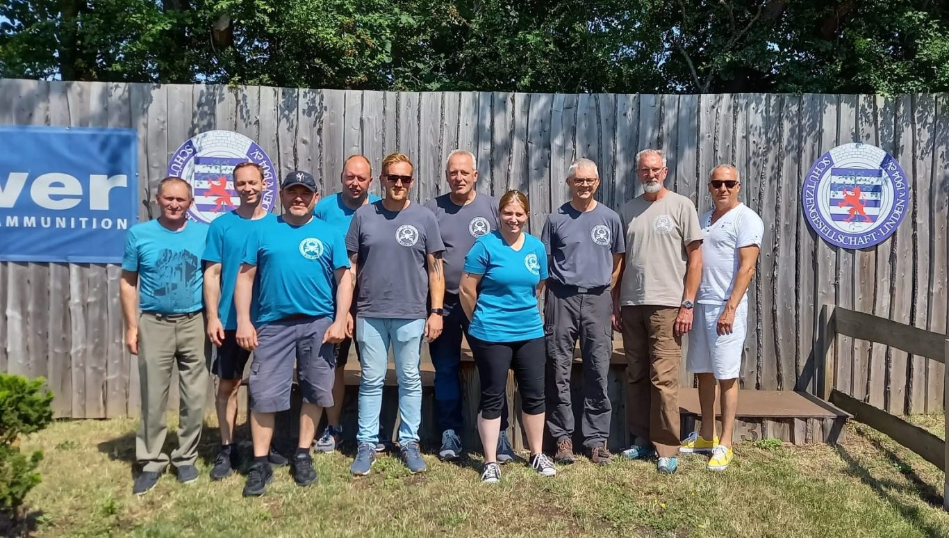 Das Bild zeigt von links: Pfaffenroth A., Wesnick C., Knight K., Wesnick J., Mysliwiec S., Lasar U., Pinkert U., Mier F., Schneider A., Litkin R.
